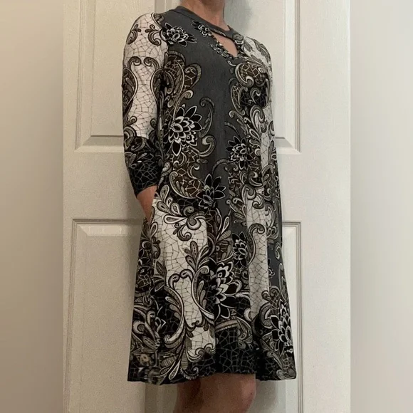 Black and White Floral Dress - Picture 2 of 6